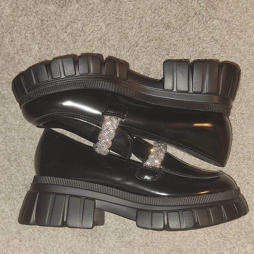 Black platform shoe with Rhinestone braid